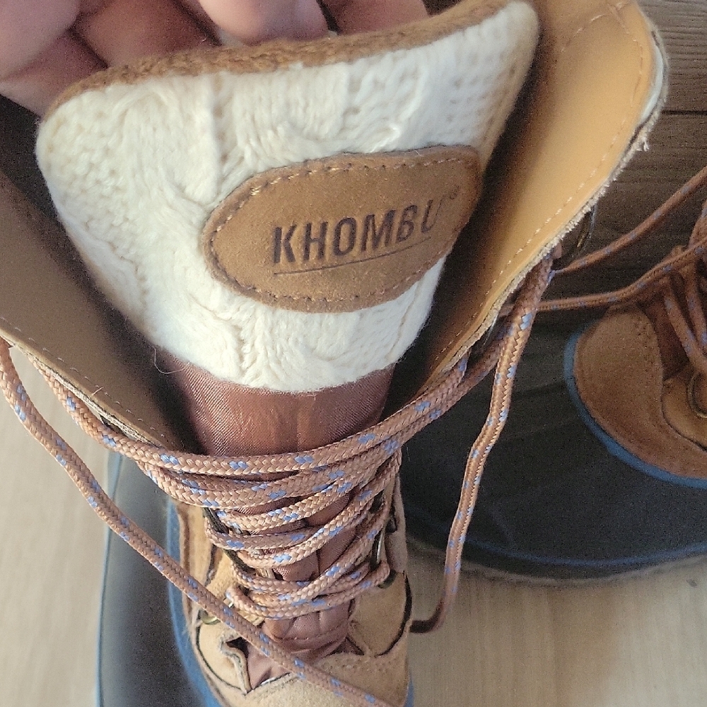 Women's Cozy Tan and Cream Winter Boots - Picture 2 of 4
